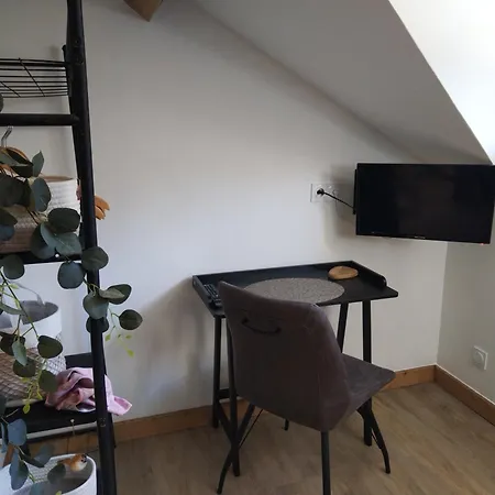 D'hotes Les Brimbelles Bed & Breakfast 3*